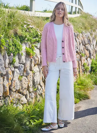 Evie Cashmere V- Neck Aran Cardigan in Pink